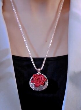 秋冬长款毛衣链高级感红色玫瑰花吊坠装饰项链衣服挂件百搭配饰闪