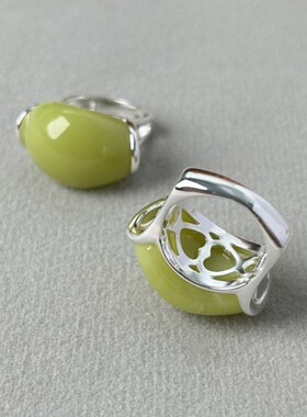 轻奢小众设计感绿色通透树脂戒指女高级个性时髦气质简约方形指环