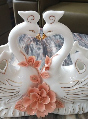 白色陶瓷天鹅摆件结婚送新人礼物创意送新娘闺蜜订婚礼品家居装饰