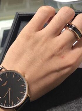 网红时尚玫瑰金钛钢简约食指环戒指男女情侣宽版黑色陶瓷对戒饰品