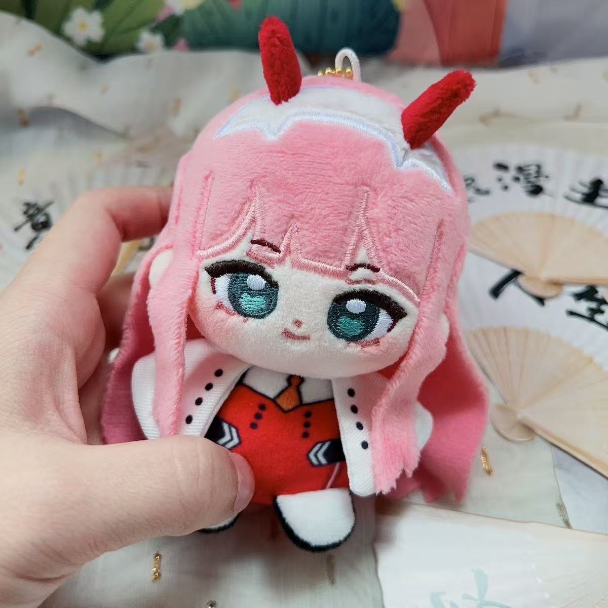 DARLING in the FRANXX国家队02坐姿棉花娃娃毛绒挂件团子公仔正 - 图1