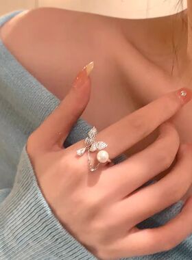 轻奢镶钻蝴蝶流苏戒指小众设计