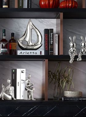 书挡人物摆件现代轻奢客厅办公室桌面摆设书架高级感酒柜软装饰品