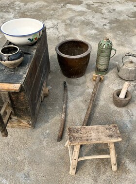 怀旧老物件风箱咸菜缸猪油罐烧火棍掏灰耙民俗景区展品饭店装饰品