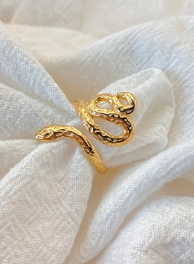 eManco法式复古蛇形戒指锤纹小蛇开口可调节女真空电镀18K金指环