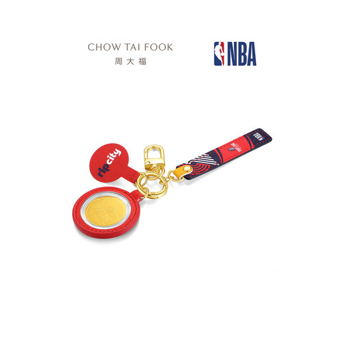 【圣诞礼物】周大福NBA联名开拓者湖人勇士黄金金章足金金饰挂件 - 图1