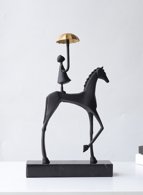 现代简约金属马撑伞人物摆件轻奢样板间软装饰品书房办公桌玄关柜