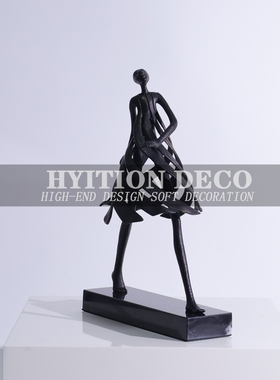 现代极简轻奢黑色金属人物雕塑摆件客厅玄关样板房售楼处软装饰品