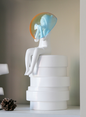 夕阳渐变色泡泡小孩白色创意w陶瓷人物摆件电视柜书架艺术软装饰