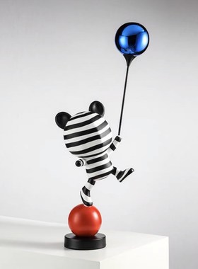 现代创意家居样板间客厅落地电视柜酒柜I杂技熊摆件轻奢玄关装饰