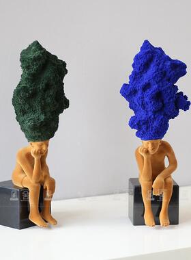 创意轻奢树脂植绒男孩女孩拼色桌面摆件客厅样板间售楼处软装饰品