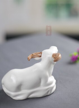 手工陶瓷十玄生肖牛摆件 白色萌趣设计适用于客厅二与关