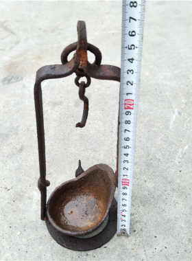 民俗老物件老铁灯复古铁油灯铸铁烛台酥油灯蜡台老式挂灯道具摆件