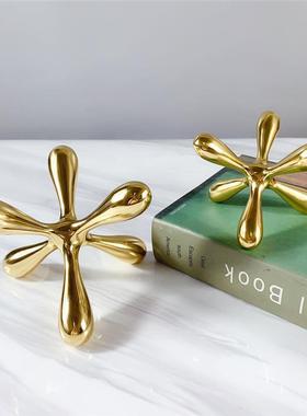 代简约创意黄铜镇纸压书摆现件房4017面笔托桌样板房售楼处书软装