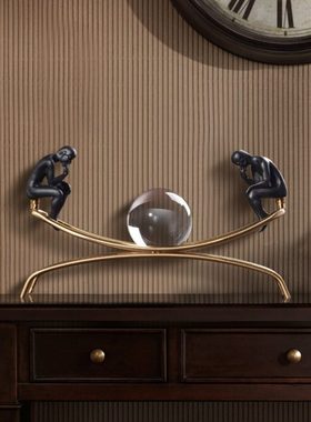 欧式轻奢平衡思考者摆件现代客厅电视柜创意水晶球金属家居装饰品