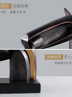 代现新中123式样板房马头摆件理树面脂大石抽象动物马桌书柜摆件