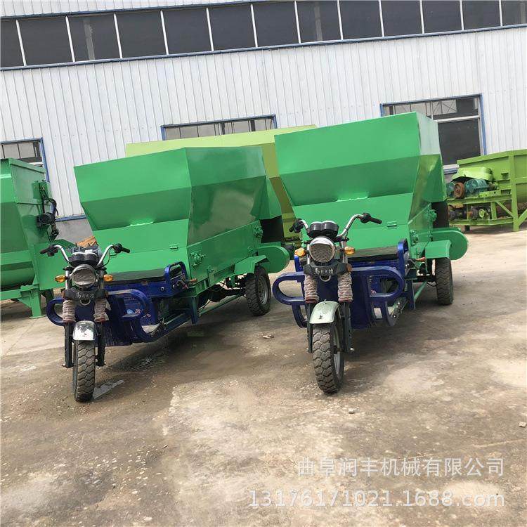牛羊草料电动撒料车小型三轮养殖场投料机柴油饲料自动喂料机,淘宝优惠券,粉丝福利购,淘宝优惠卷