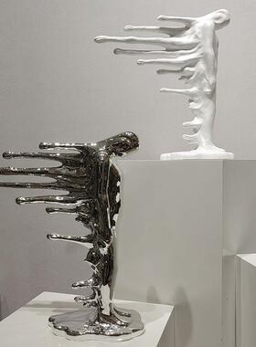 间创意抽象逆行者人物雕塑办摆件励志玄关房QZ-A183轻奢桌公面装