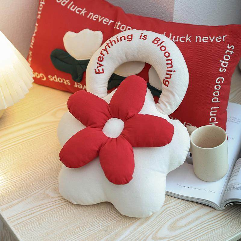 结婚压床花朵喜字抱枕新婚公仔沙发送新人红色婚房布置婚庆靠枕,淘宝优惠券,粉丝福利购,淘宝优惠卷