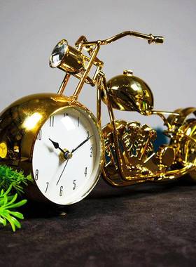 金属工艺行时钟车摩自托车模型件金色电镀工精细摆理想温馨的做家