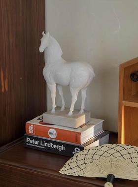 新中式IXS复古白马家塑电摆件居饰品白色马客厅酒店视雕柜装饰礼
