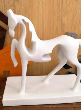 现代树4711847脂家摆玄件创意装饰品酒柜关马隔断柜软装饰品