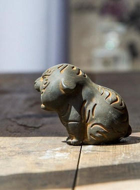 创意仿铸铁迷你老虎摆件国风生肖虎小萌虎可爱桌面小摆件手工雕塑