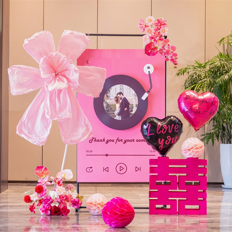 订婚宴迎宾牌婚礼留声机配件会动的唱片机订婚迎宾区婚庆派对 - 图0