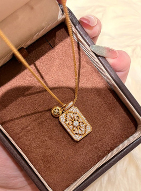 小红书爆款金发晶平安无事牌项链