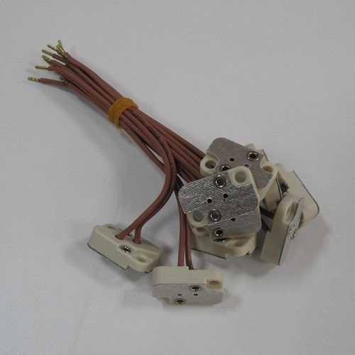 B&W 901灯座G6.35卤钨灯耐高温陶瓷灯座G5.3方形12.5A250W灯 - 图0