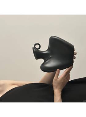 高档高级感众摆件艺术创意瓷美机人肩陶花瓶电视柜客厅小设计感摆