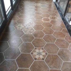 楼兰瓷砖六角木纹砖 客饭厅玄关地面木纹陌上年轮背景花园露台砖