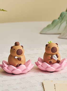 佛系卡皮巴拉水豚桌面小摆件迷你情绪稳定工位解压装饰品治愈女生