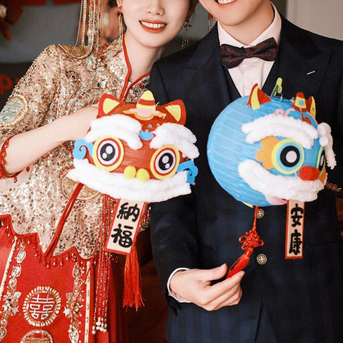 姐妹团新娘伴娘拍照道具婚礼布置装饰结婚灯笼醒狮舞龙接亲 - 图0