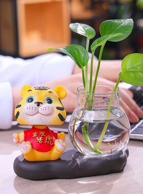 创意可爱小老虎家居摆件现代客厅装饰品酒柜书房办公室桌面小摆设