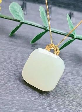 无距好物甄选天然和田玉项链无事牌甜蜜小方糖吊坠女士高档锁骨链