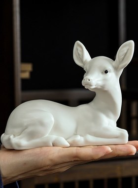 陶瓷可爱小鹿动物摆件简约现代客厅书房玄关创意工艺品桌面装饰品