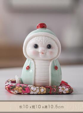 高档陶蛇蛇饰品可爱卡通吉祥红生肖家庭办吉公瓷室桌面装饰蛇年祥