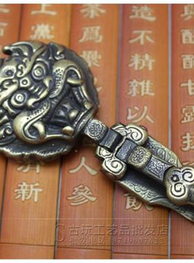 做YX-M-092旧复铜器杂单杂件立体杂项面狮子头花纹钥古匙件挂件