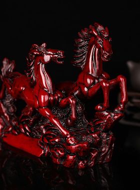 驿马奔腾树脂摆件家居客厅工艺饰品红色骏马双马桌面摆设装饰平安