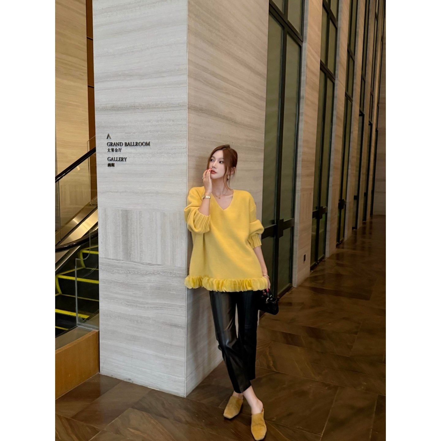 套装女2026新款法式高级感气质V领花朵边针织衫毛衣显瘦黑色皮裤,淘宝优惠券,粉丝福利购,淘宝优惠卷