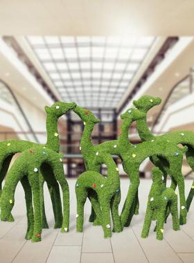 仿真绿植梅花鹿摆件大型户外绿雕园林草坪装饰玻璃钢抽象鹿雕塑