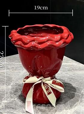 正品新家的10个快递陶0瓷花瓶摆件客插花瓶奶油手捧厅花风束造型