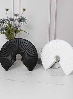 新中式现代简约白色扇形摆件样板房售楼处软装饰品创意工艺品摆设