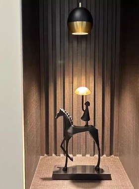 高级感玄关客厅摆件轻奢高档雕塑马酒柜电视柜办公室桌面软装