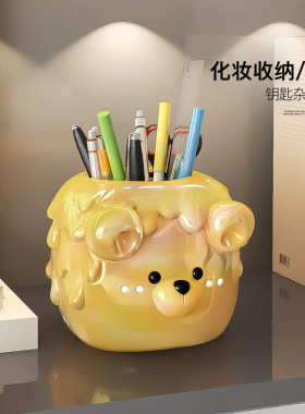 可爱熊笔筒摆件办公室桌面装饰品高级感化妆刷口红收纳桶生日礼物