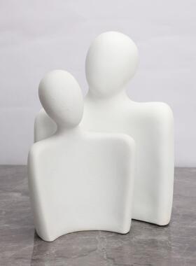 北欧创意树脂抽象拥抱情侣人物样板房玄关客厅简约家居软装饰品