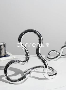 简约现代艺术树脂抽象扭环形摆件样板房间客厅茶几书桌面软装饰品