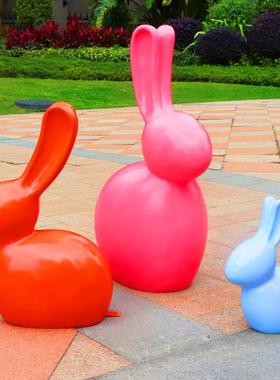 抽象兔子玻璃钢摆件校园游乐场卡通雕塑小品造景商场橱窗美陈装饰