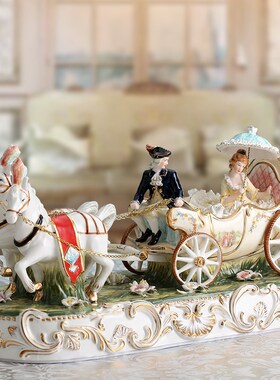 欧式复古陶瓷人物摆件弹钢琴全家福瓷偶蕾丝礼品玄关精致装饰珐琅